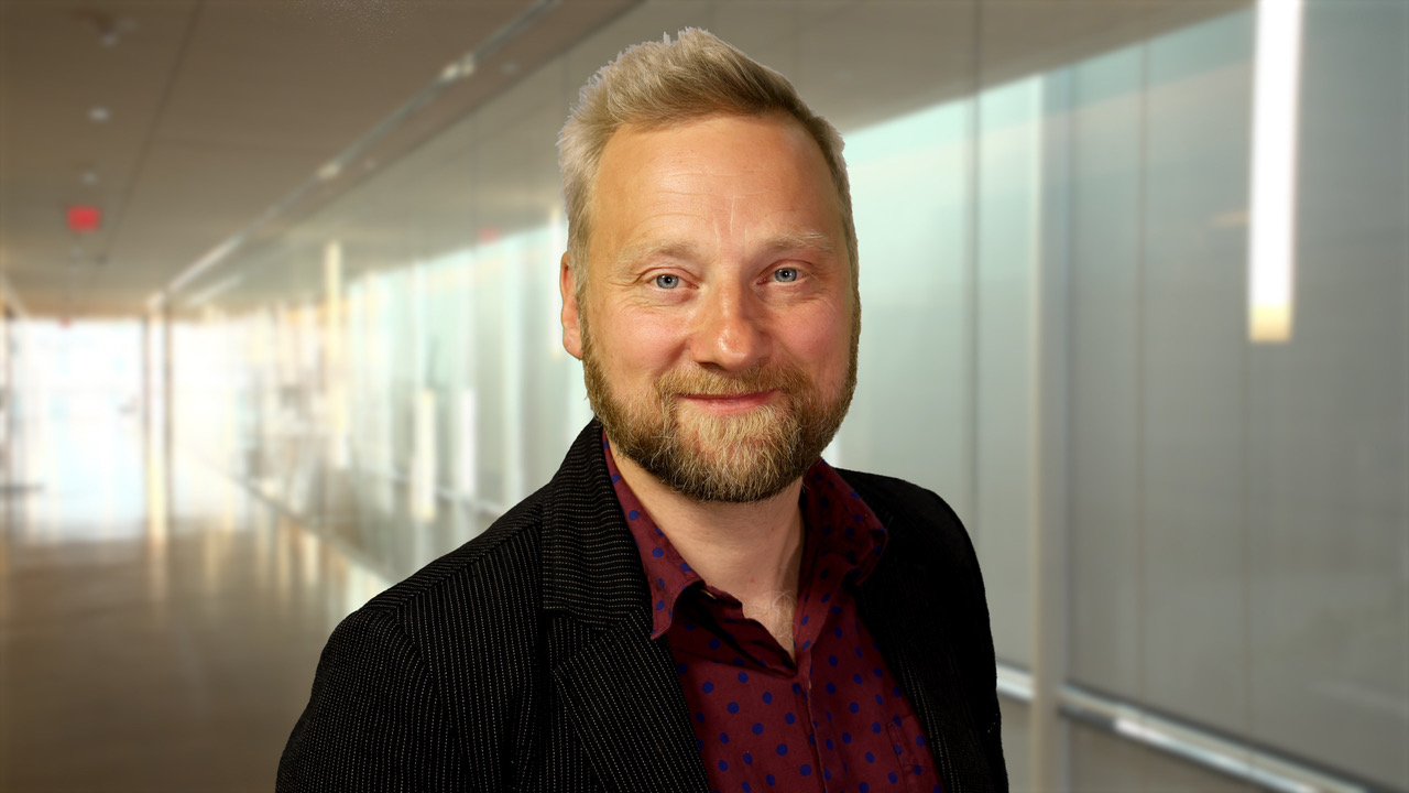 Headshot of Brian Stewart